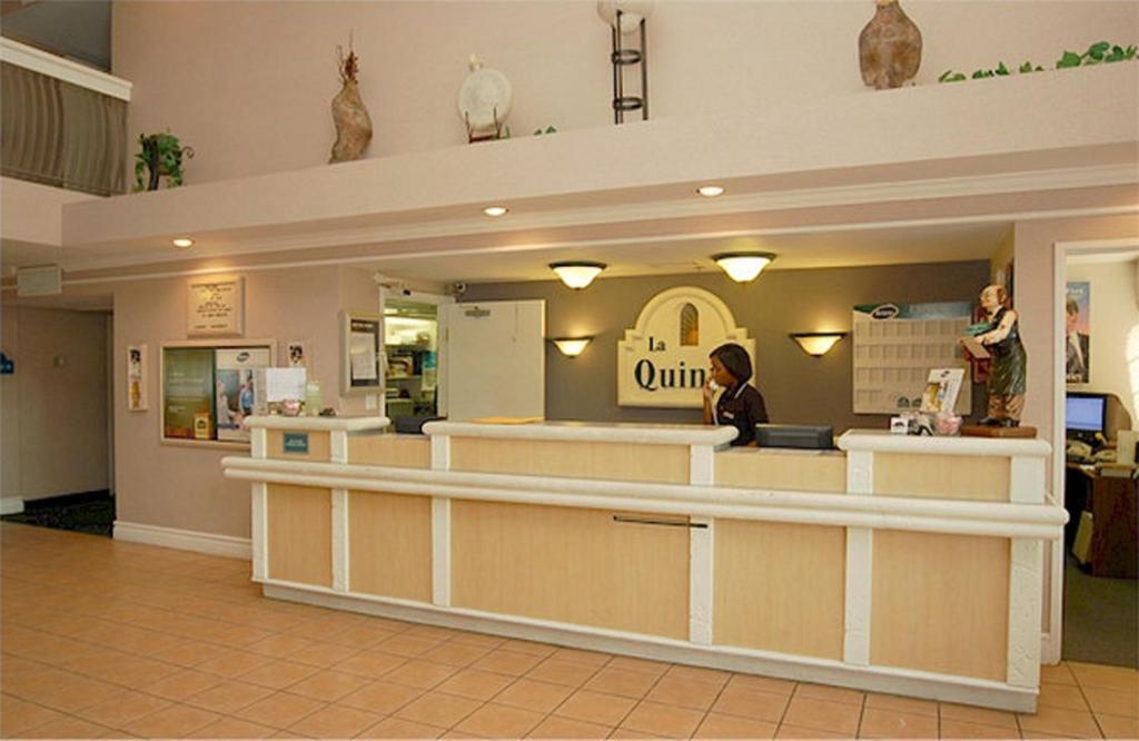 La Quinta By Wyndham Oklahoma City Airport Интерьер фото